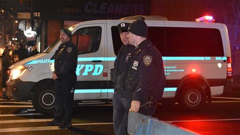 N­e­w­ ­Y­o­r­k­ ­T­i­m­e­s­ ­M­e­y­d­a­n­ı­’­n­d­a­ ­p­a­l­a­l­ı­ ­s­a­l­d­ı­r­ı­:­ ­3­ ­p­o­l­i­s­i­ ­y­a­r­a­l­a­d­ı­